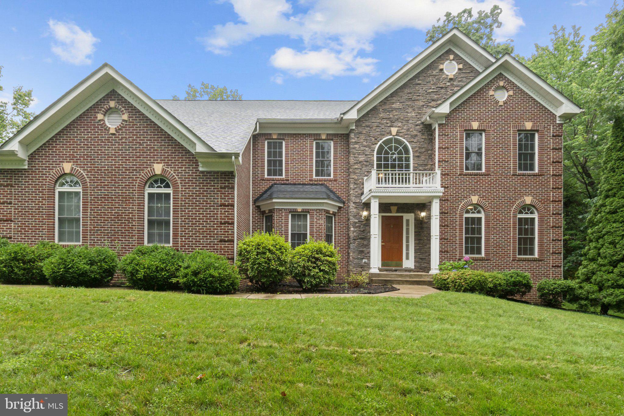 Don't miss this well kept 5 bedroom Single Family Home in a vary sought after part of Manassas. It boast 4 Full Bathrooms, 5,600 square feet, an updated kitchen, updated bathrooms, new carpet, engineered laminate, a movie room, home office, a fireplace and a deck with an awning.