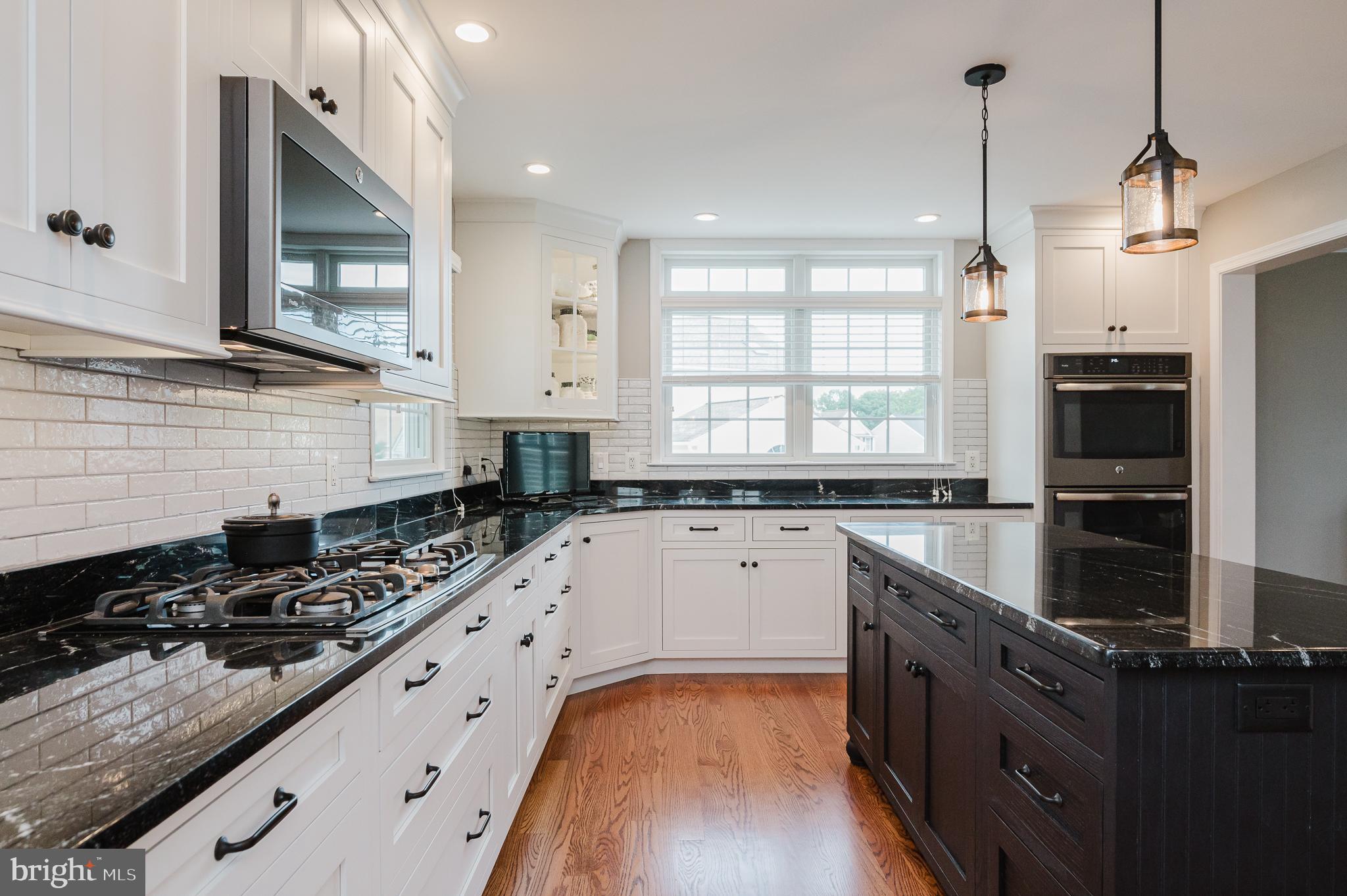 FOREST LAKES - Residential