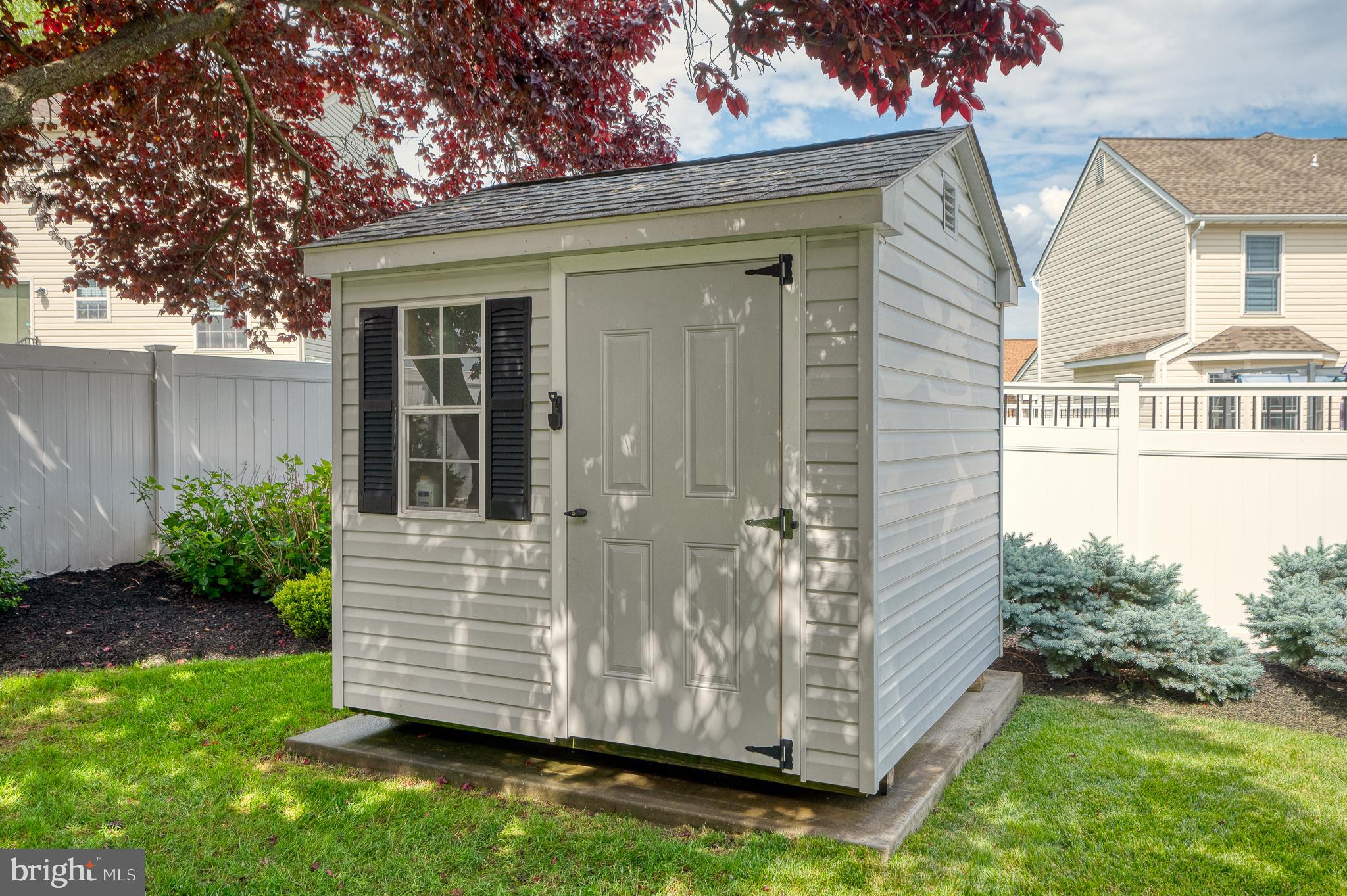 FOREST LAKES - Residential