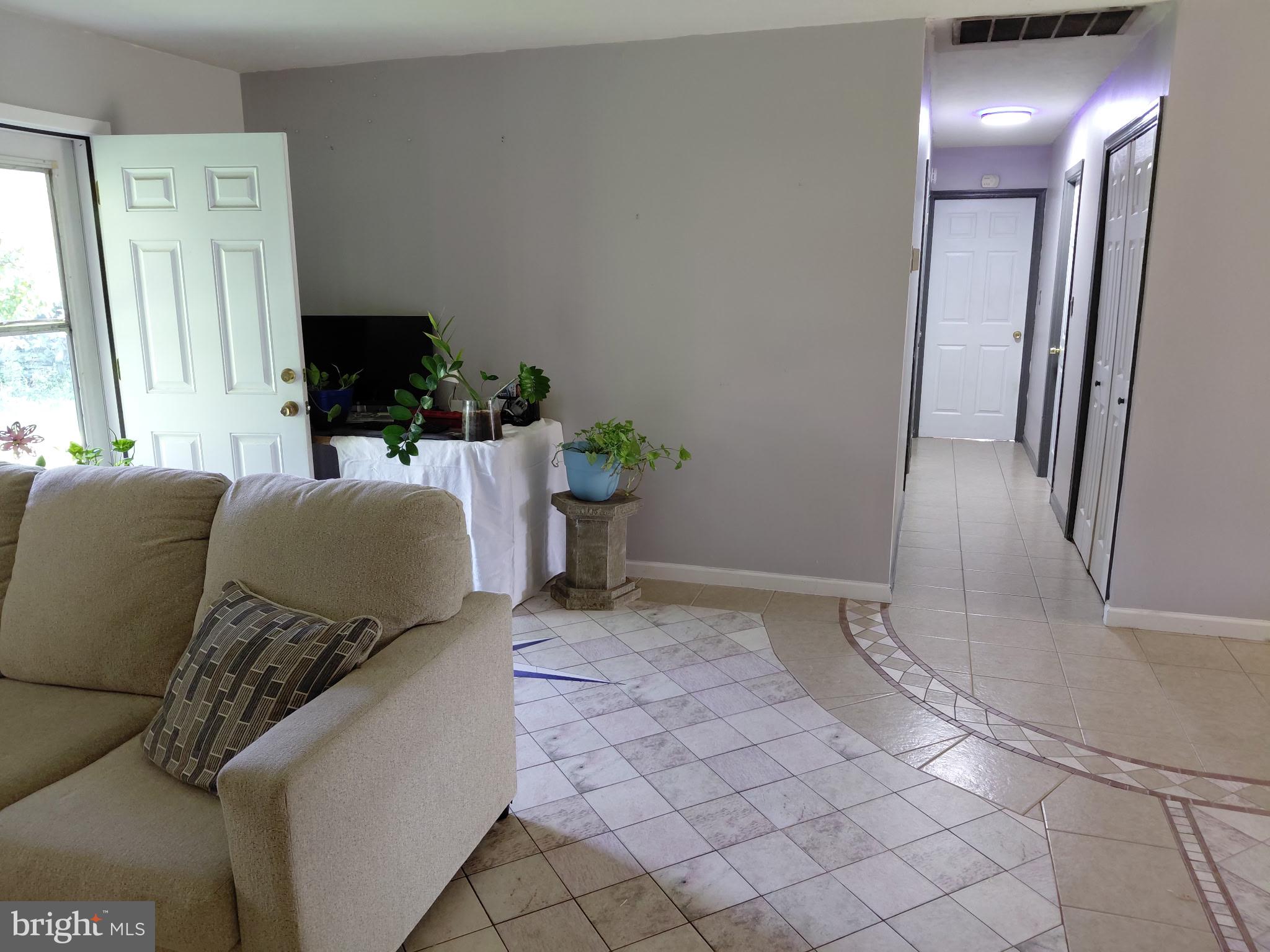 6 BRIERDALE LANE