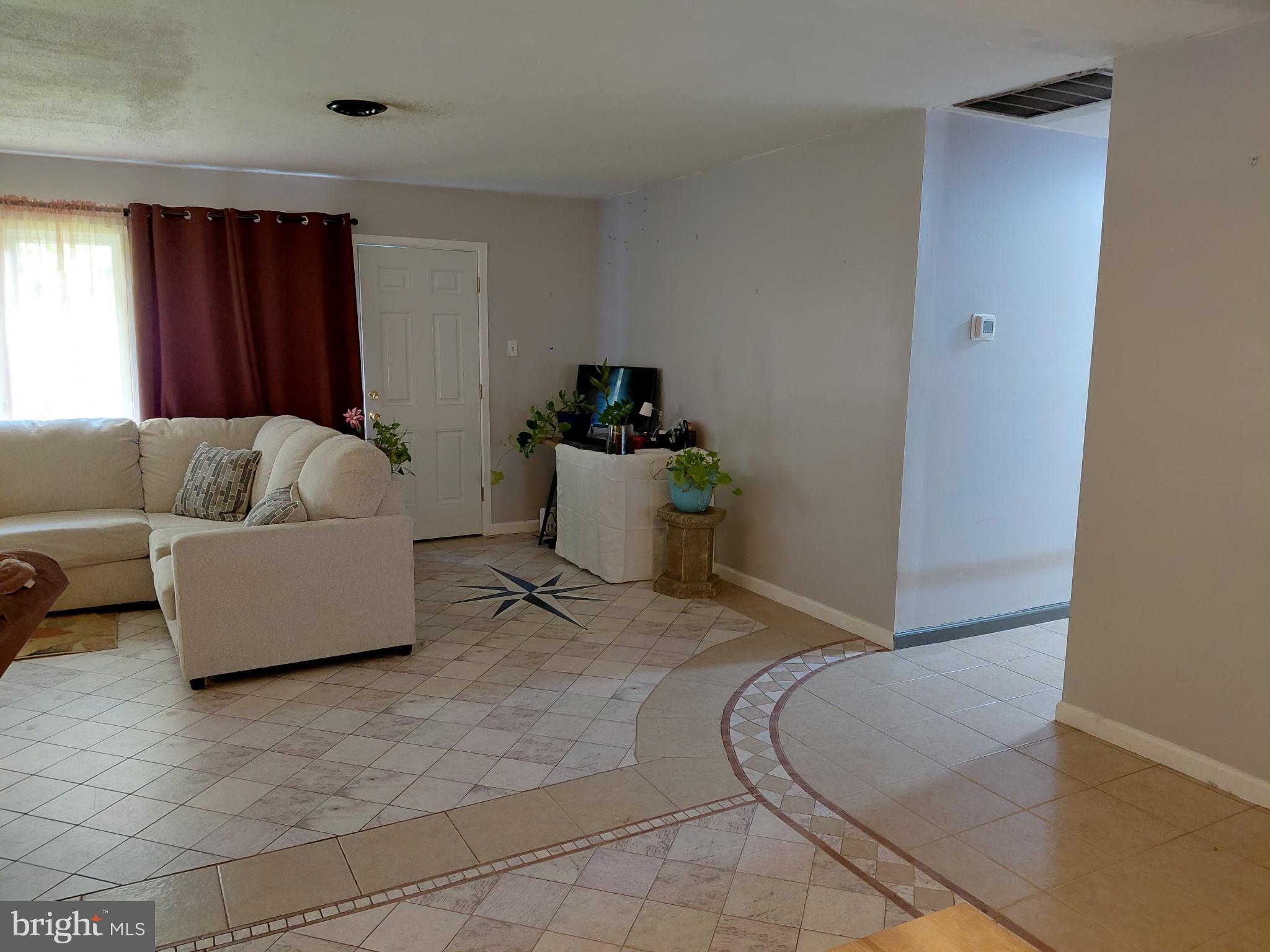 6 BRIERDALE LANE