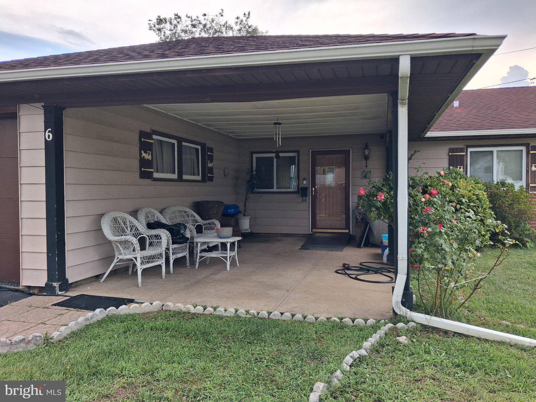 6 BRIERDALE LANE