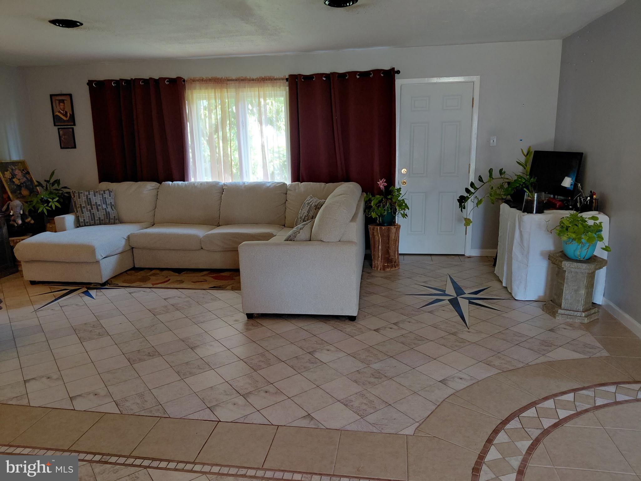 6 BRIERDALE LANE