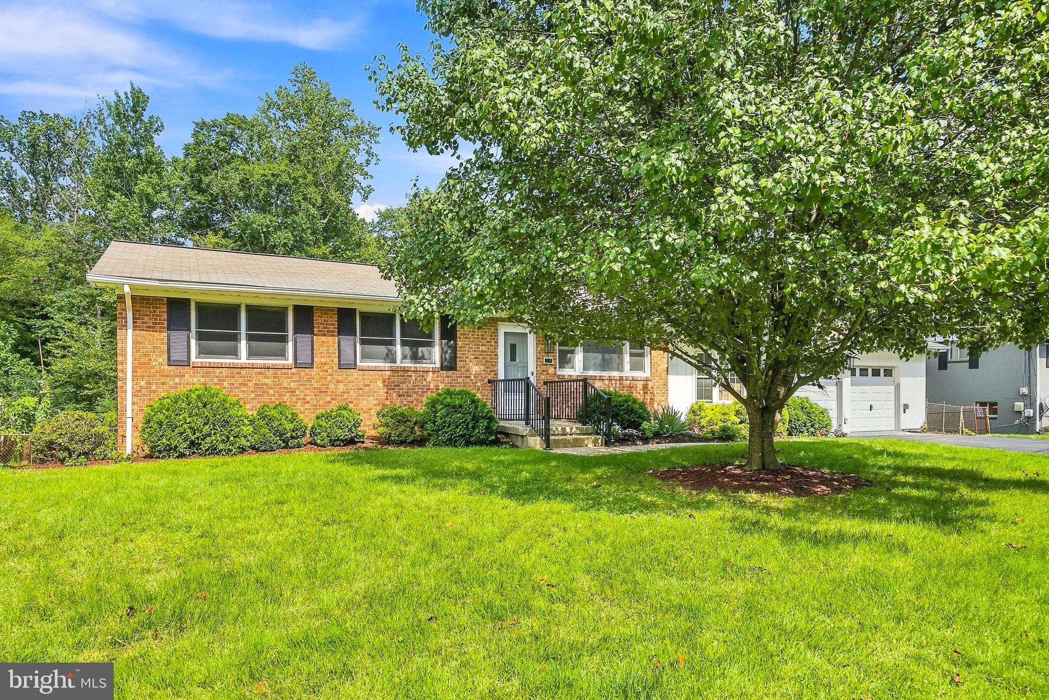 8618 LANTERN LANE
