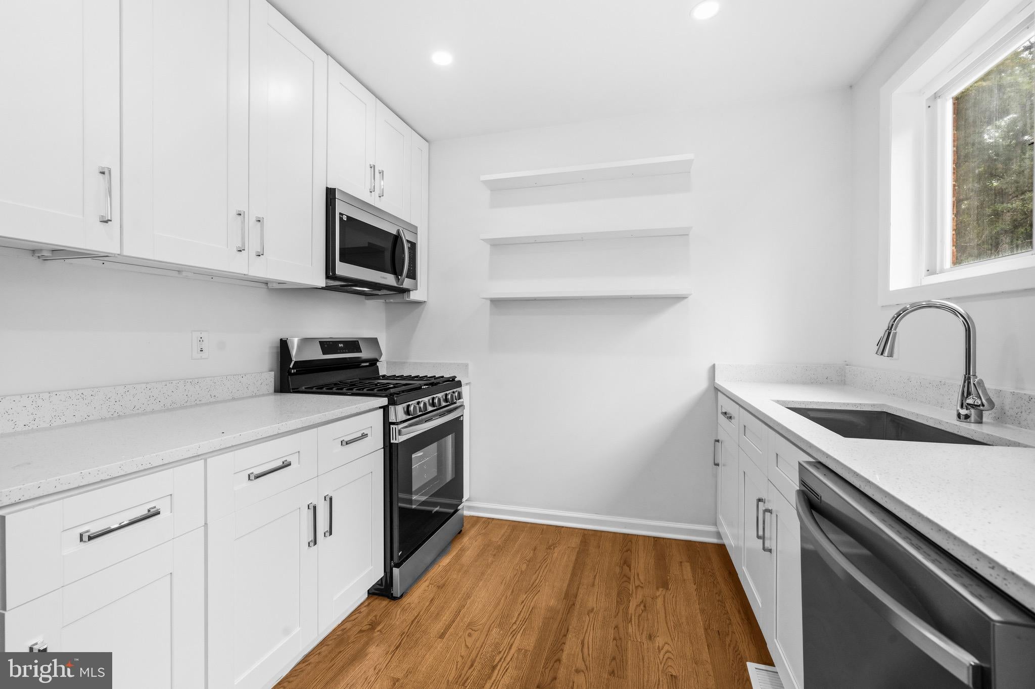8618 LANTERN LANE