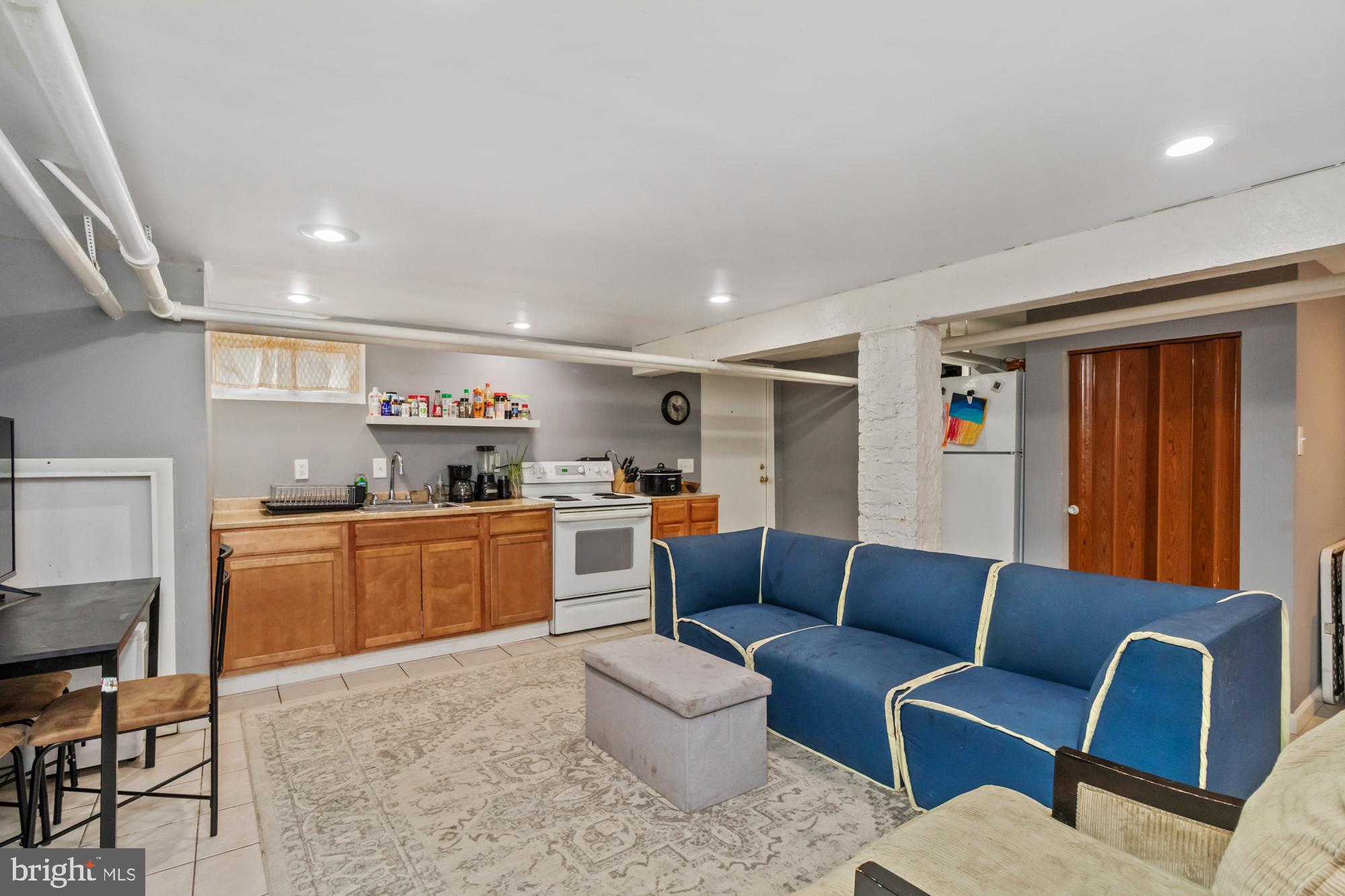 ARUNDEL GARDENS - Residential