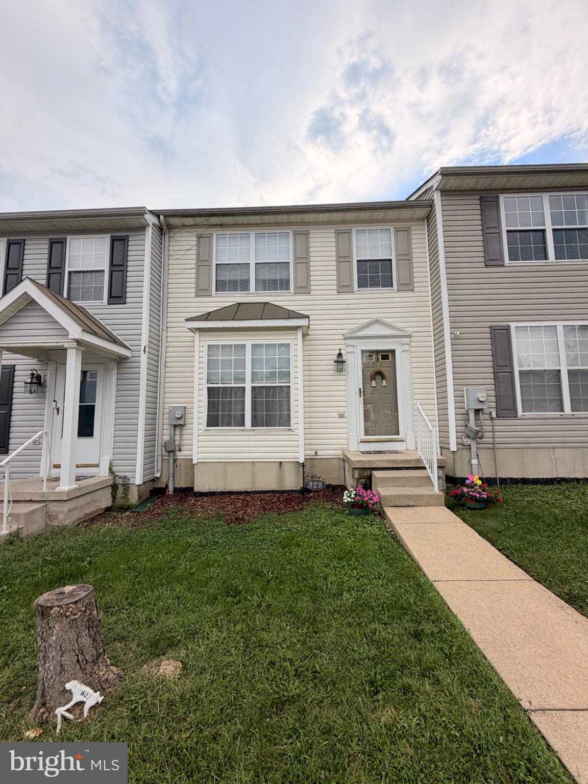 323 COPPERFIELD LANE