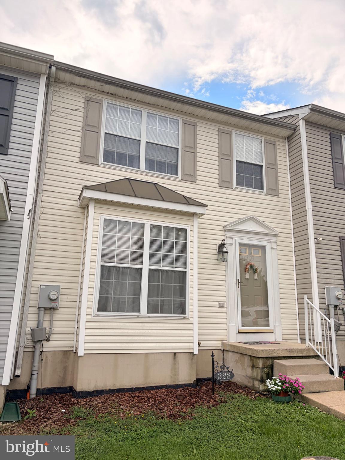 323 COPPERFIELD LANE