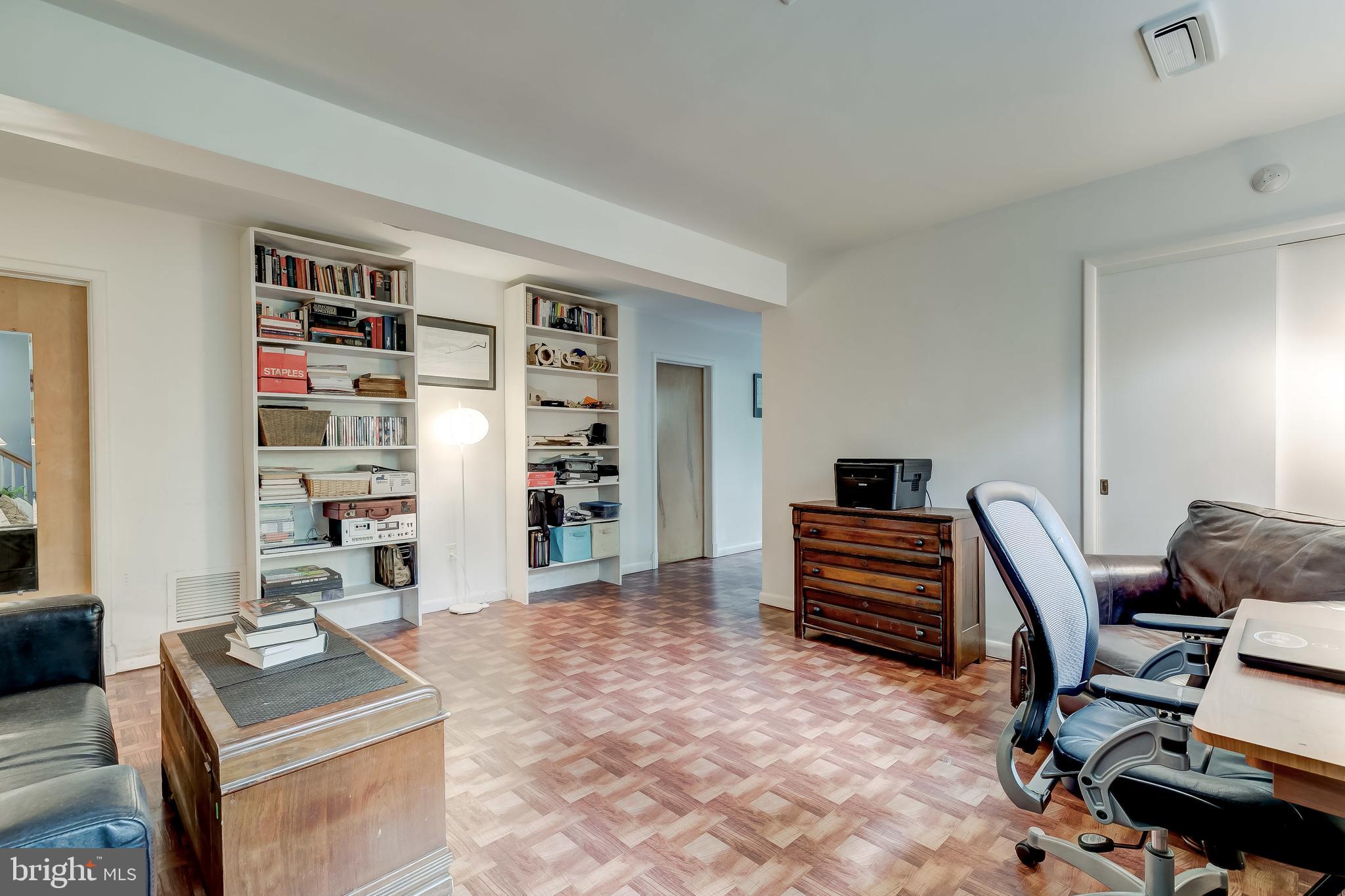 TEN HILLS - Residential