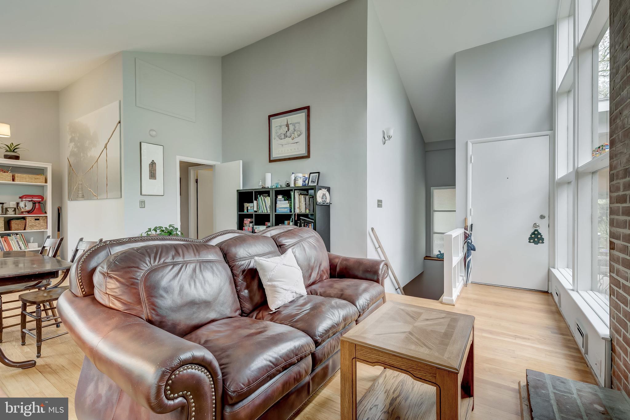 TEN HILLS - Residential