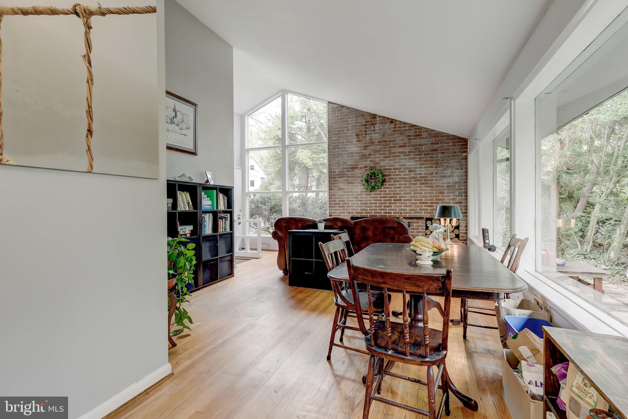 TEN HILLS - Residential