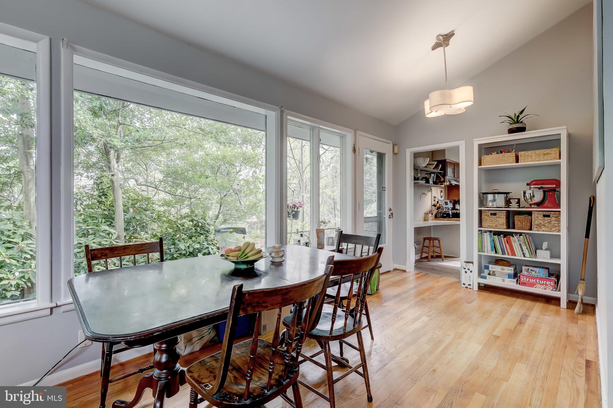 TEN HILLS - Residential