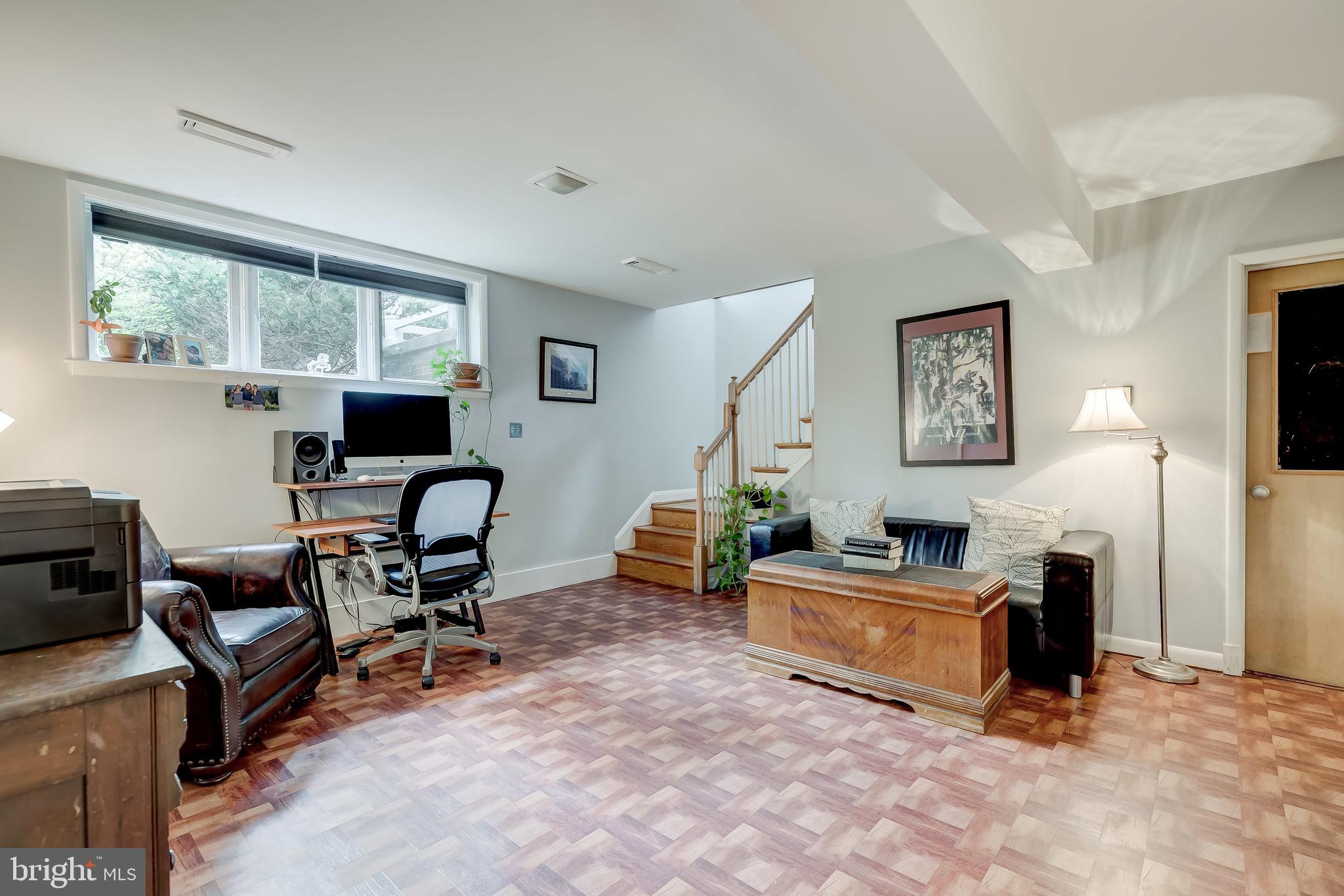 TEN HILLS - Residential