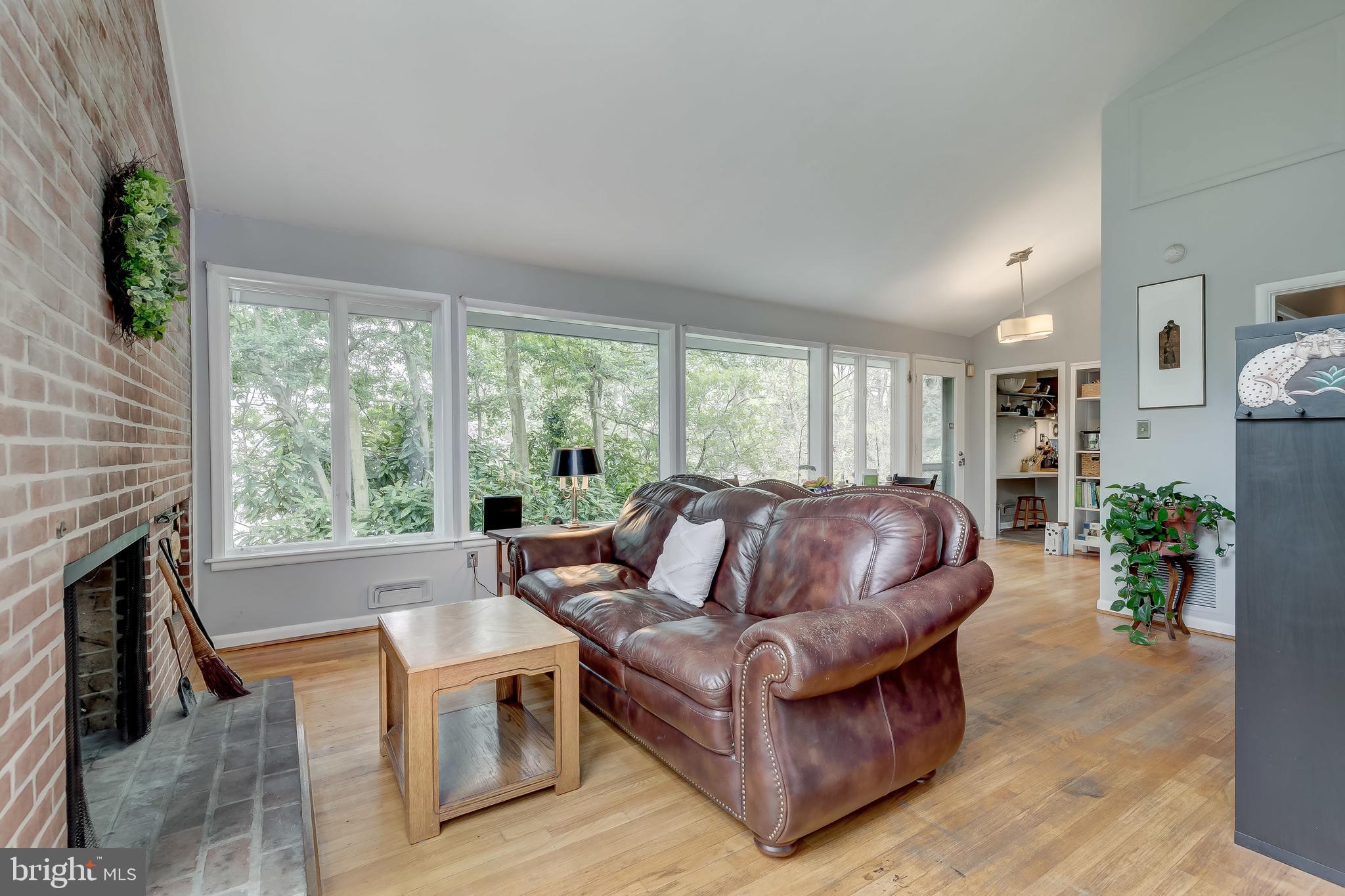 TEN HILLS - Residential