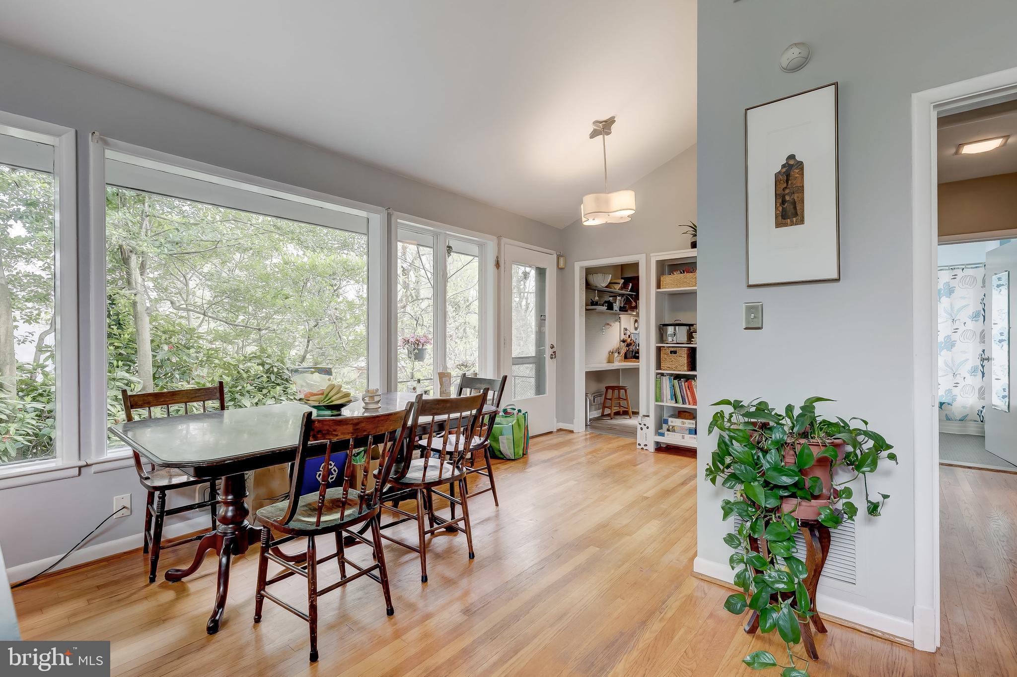 TEN HILLS - Residential