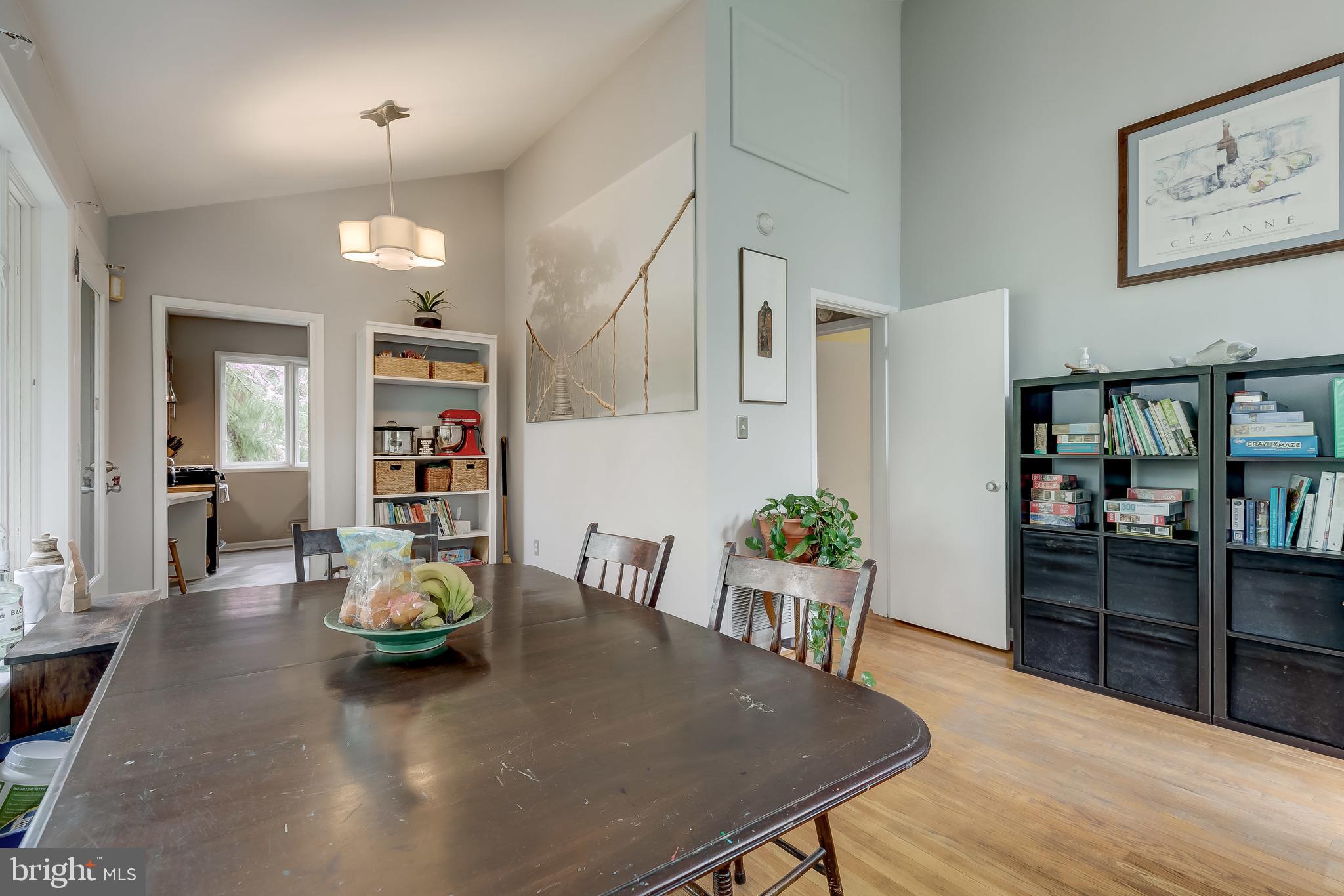 TEN HILLS - Residential