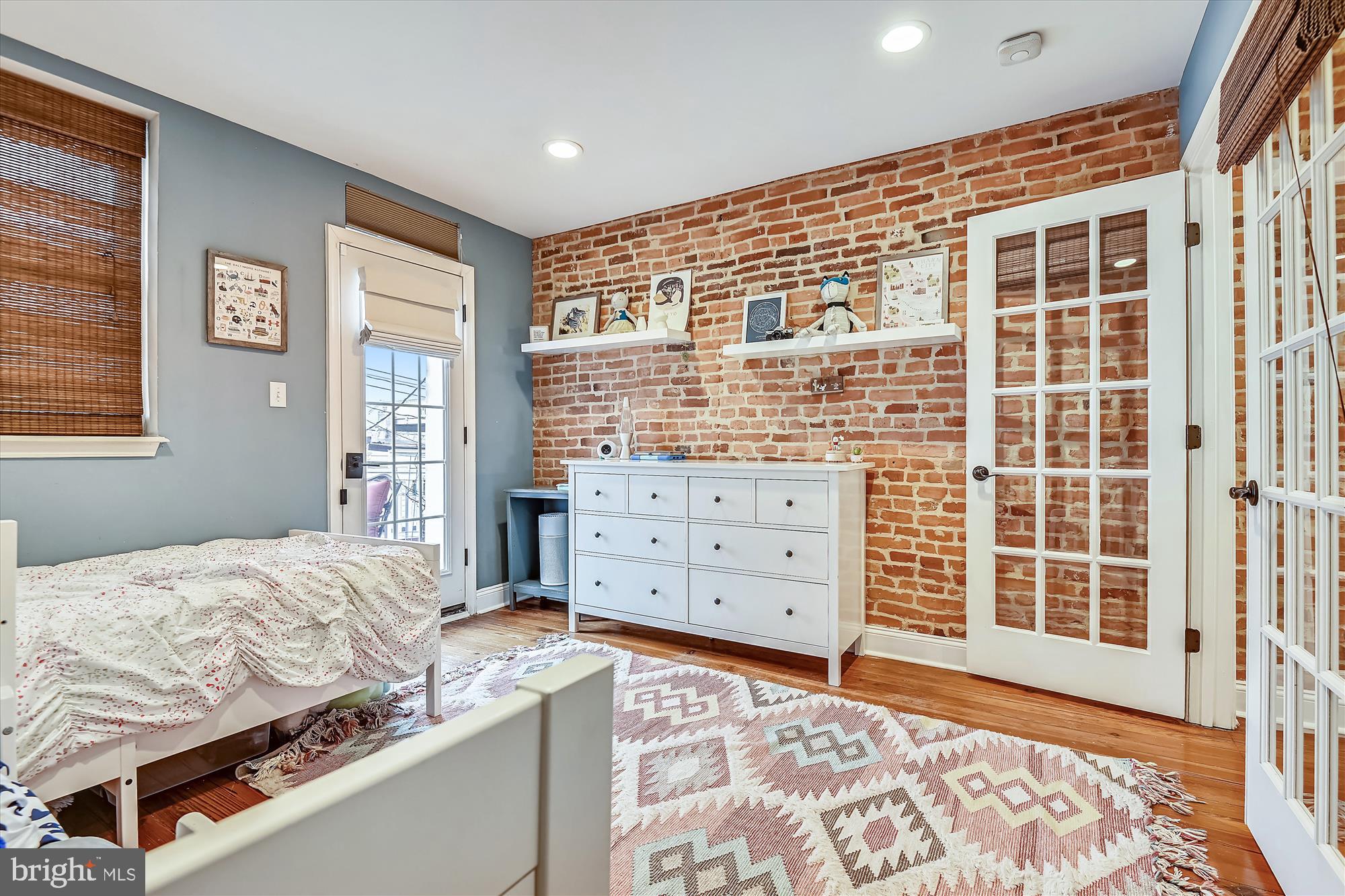 RIVERSIDE - Residential