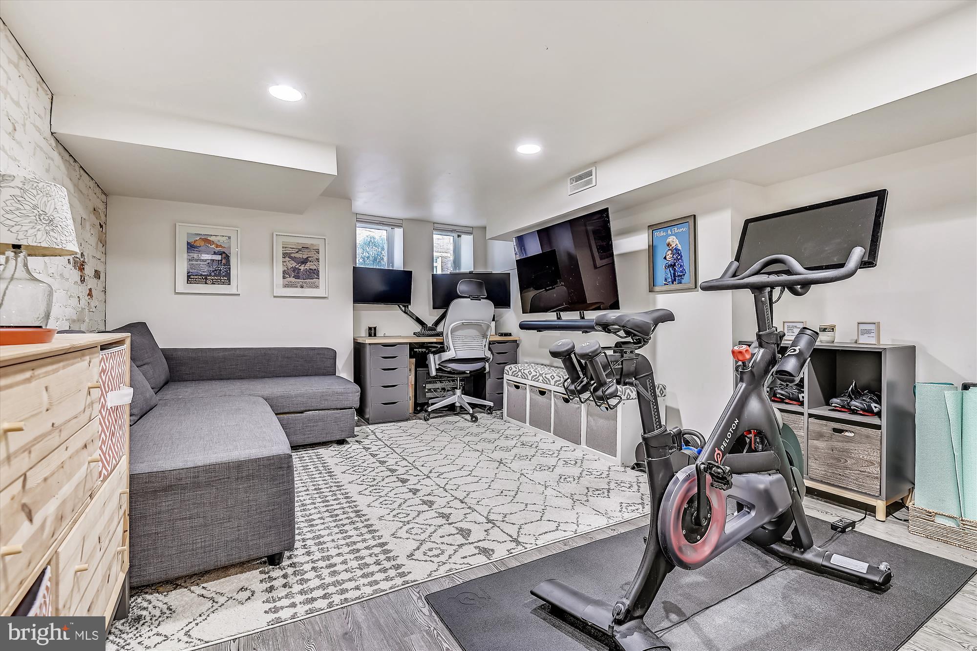 RIVERSIDE - Residential