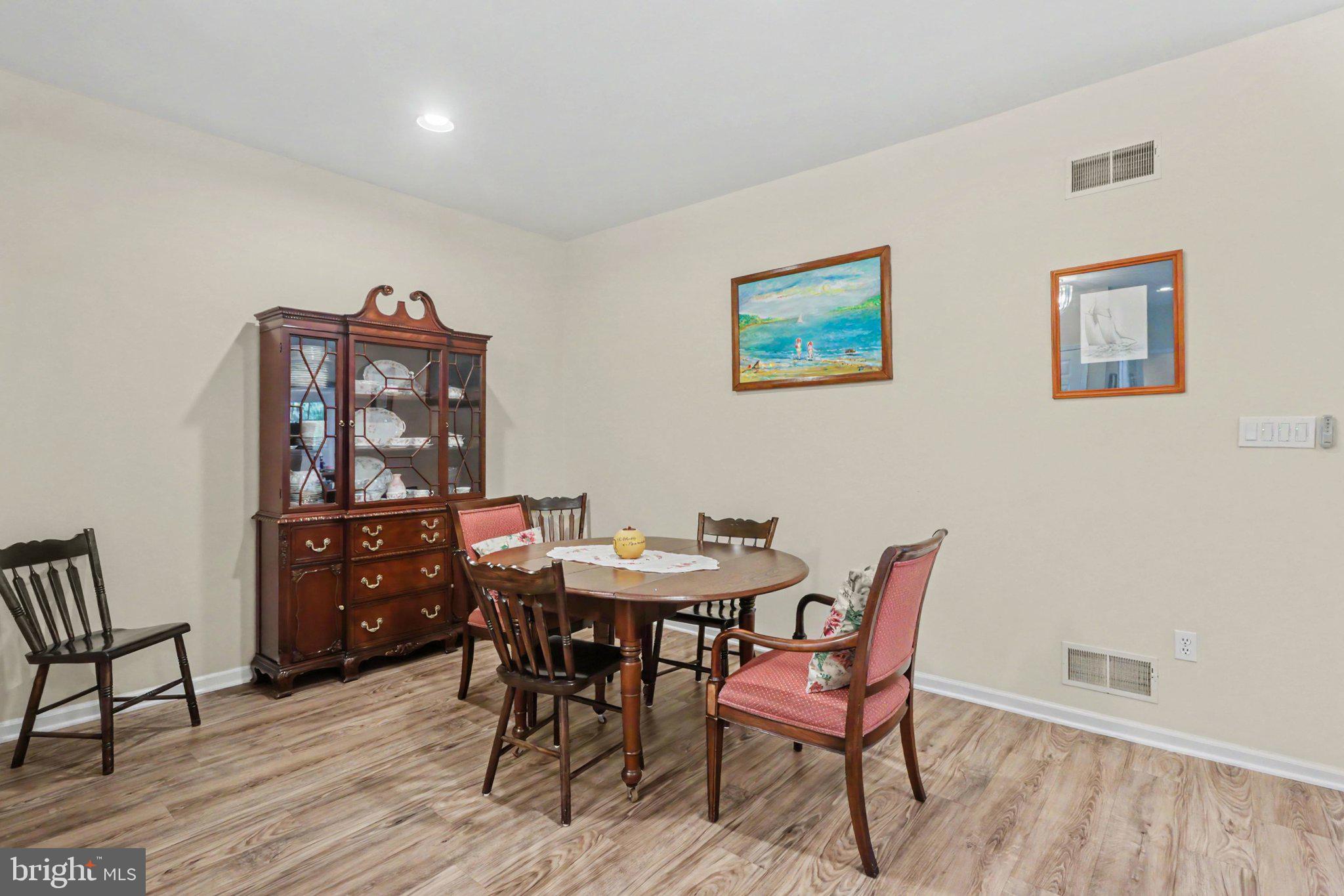 525 WATERSIDE CIRCLE