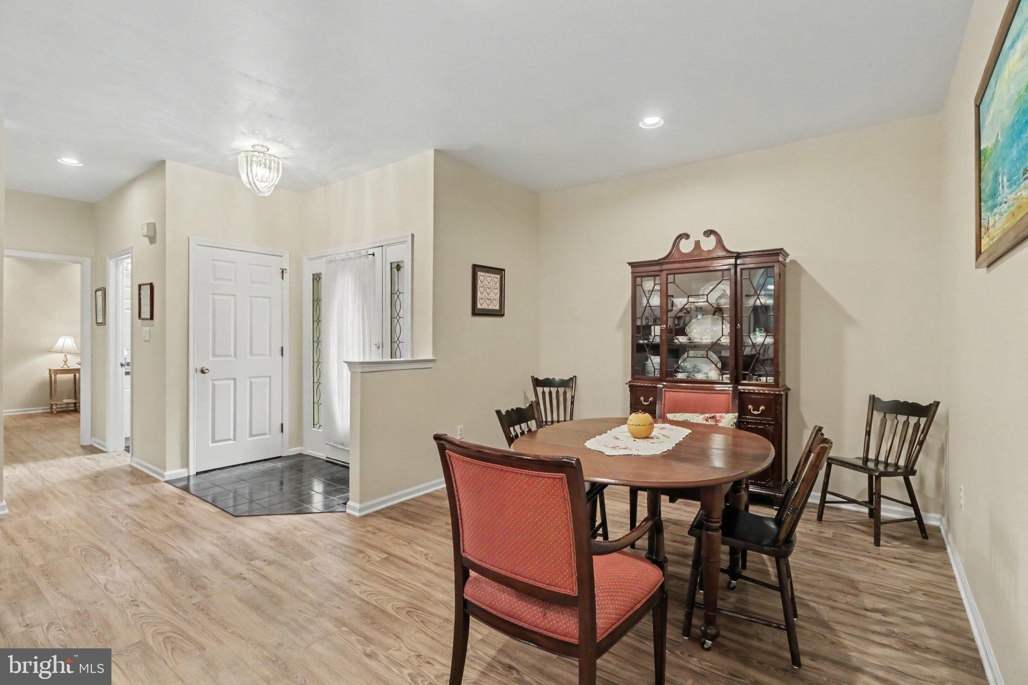 525 WATERSIDE CIRCLE