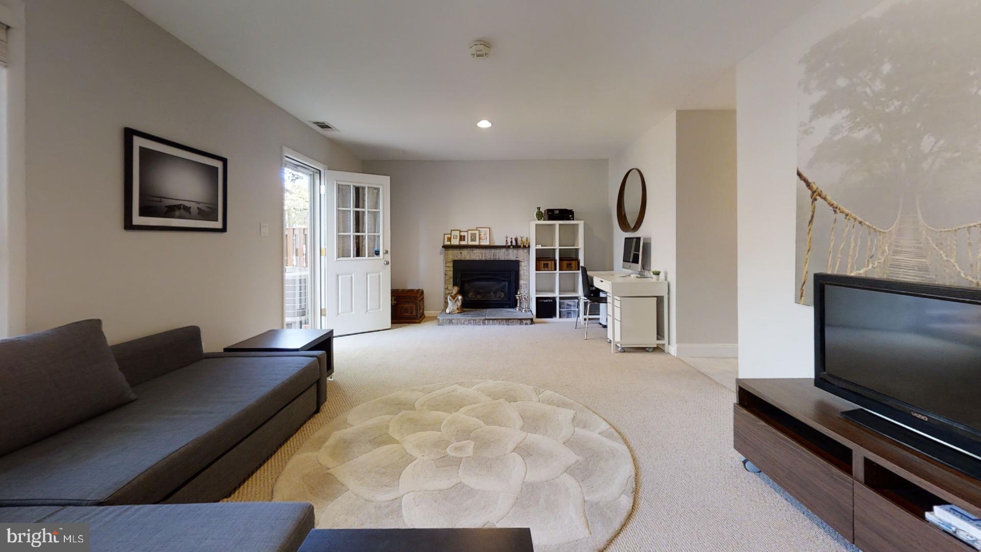 WAVERLY HILLS - Residential Lease