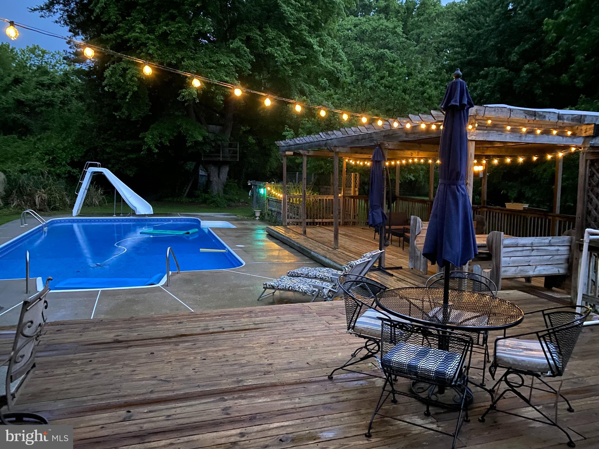 306 SCHOOLHOUSE LANE