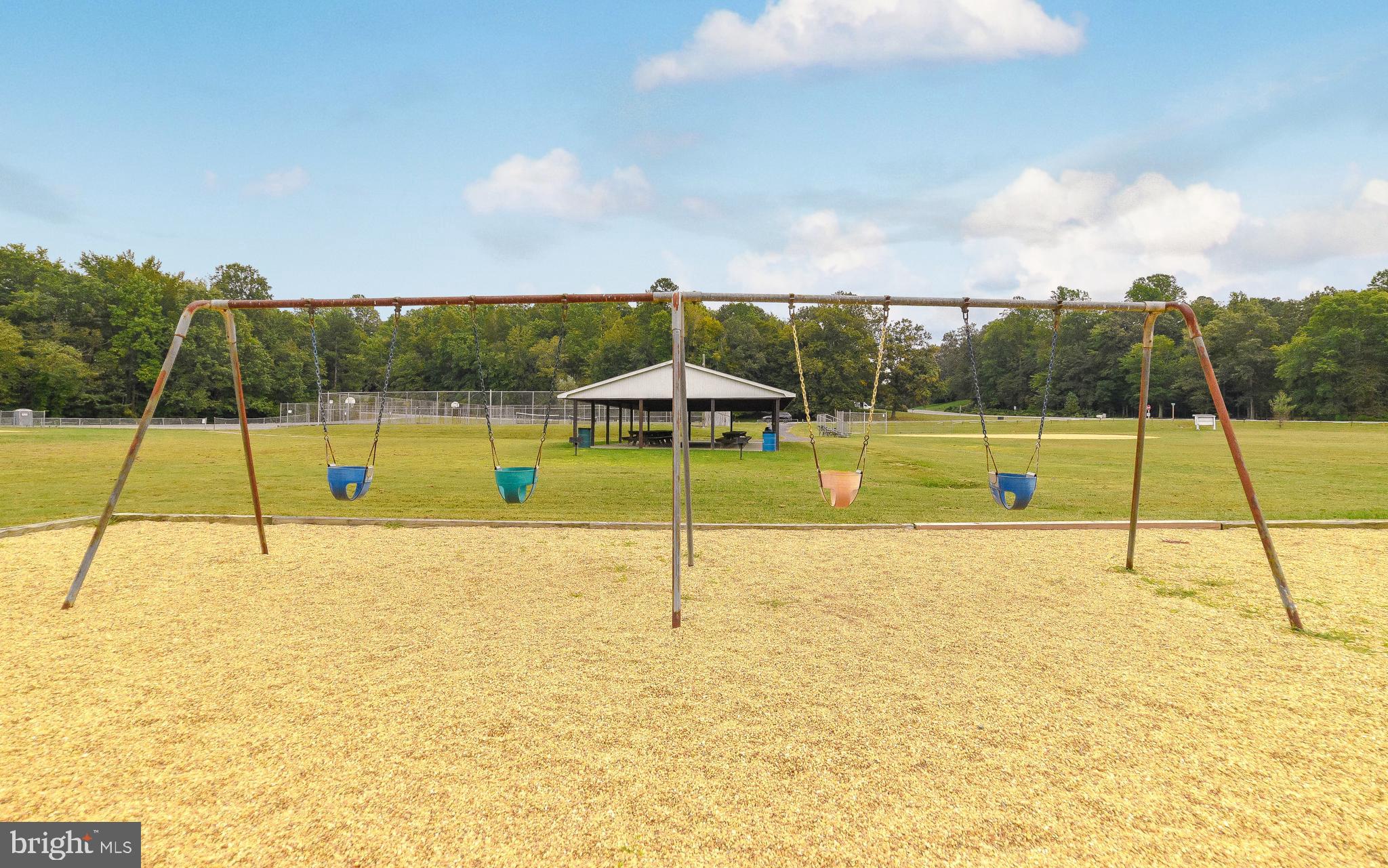 COUNTRY LAKES - Residential