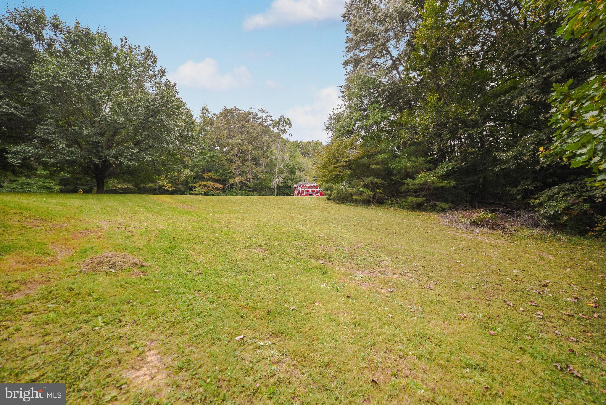 COUNTRY LAKES - Residential