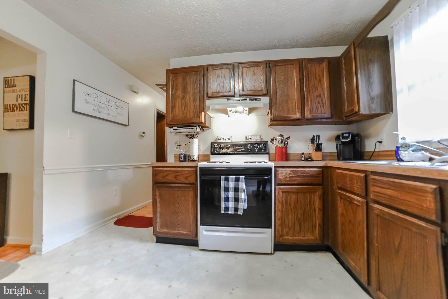 COUNTRY LAKES - Residential