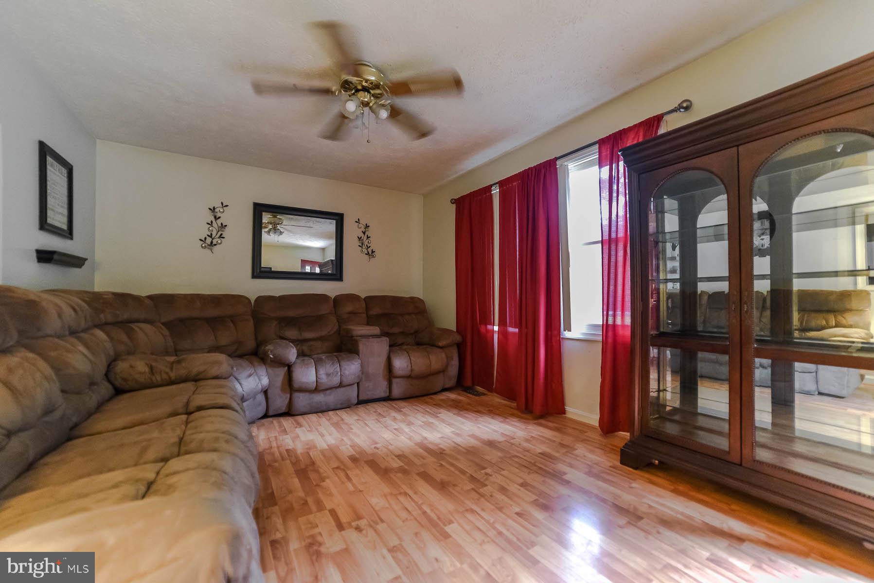 COUNTRY LAKES - Residential