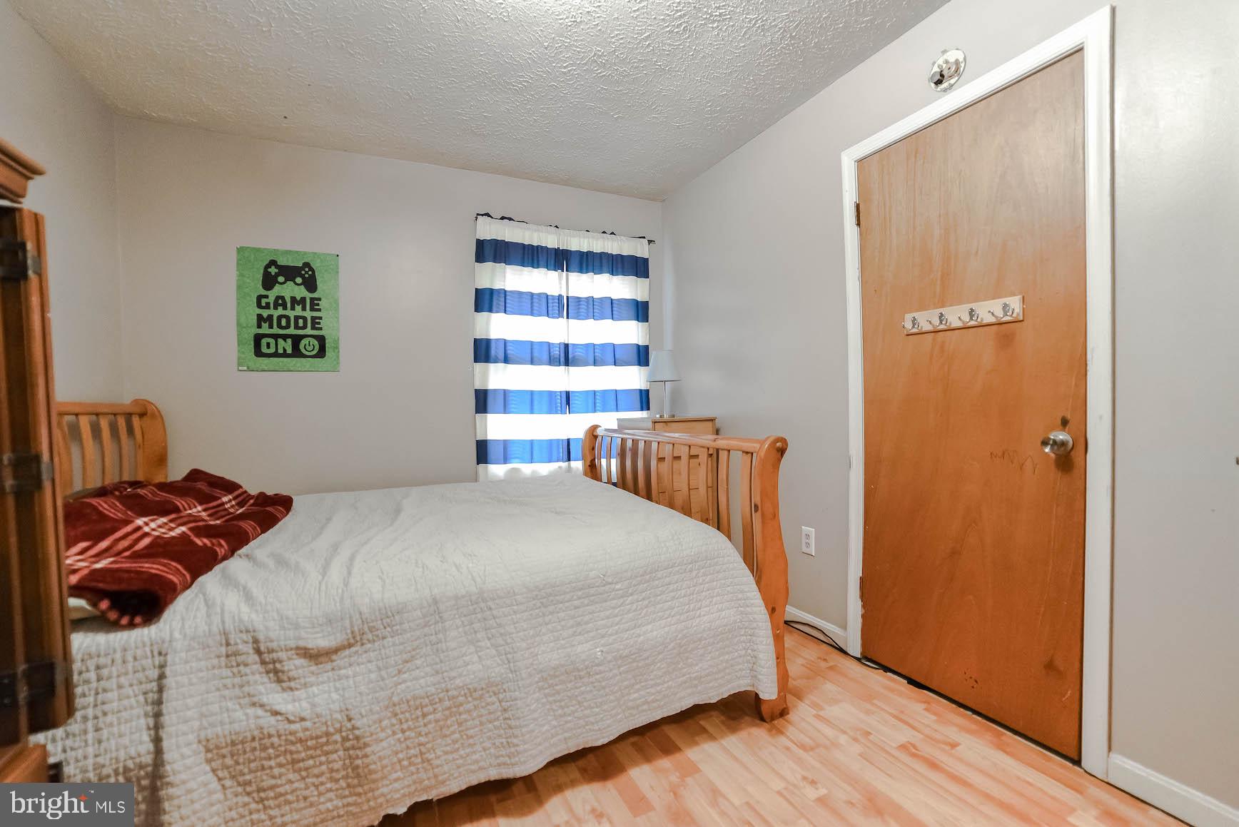 COUNTRY LAKES - Residential