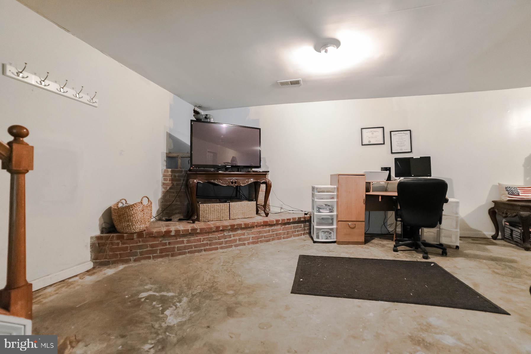 COUNTRY LAKES - Residential