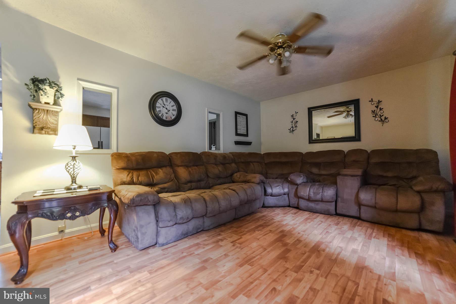 COUNTRY LAKES - Residential