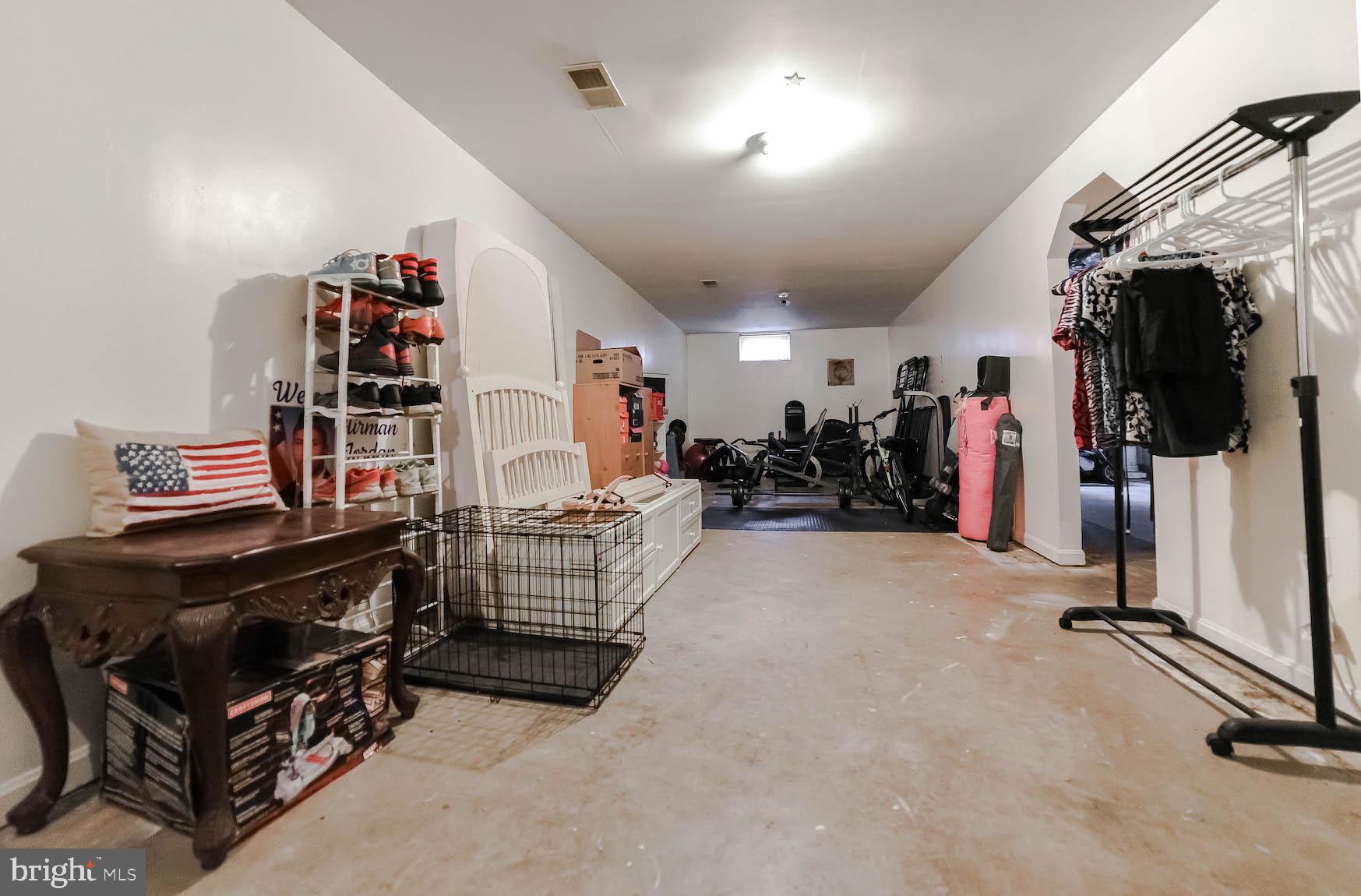 COUNTRY LAKES - Residential