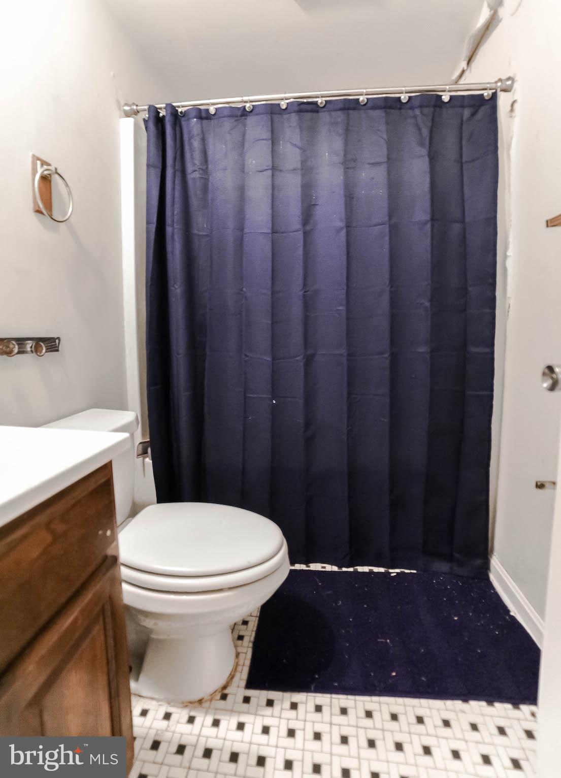 COUNTRY LAKES - Residential