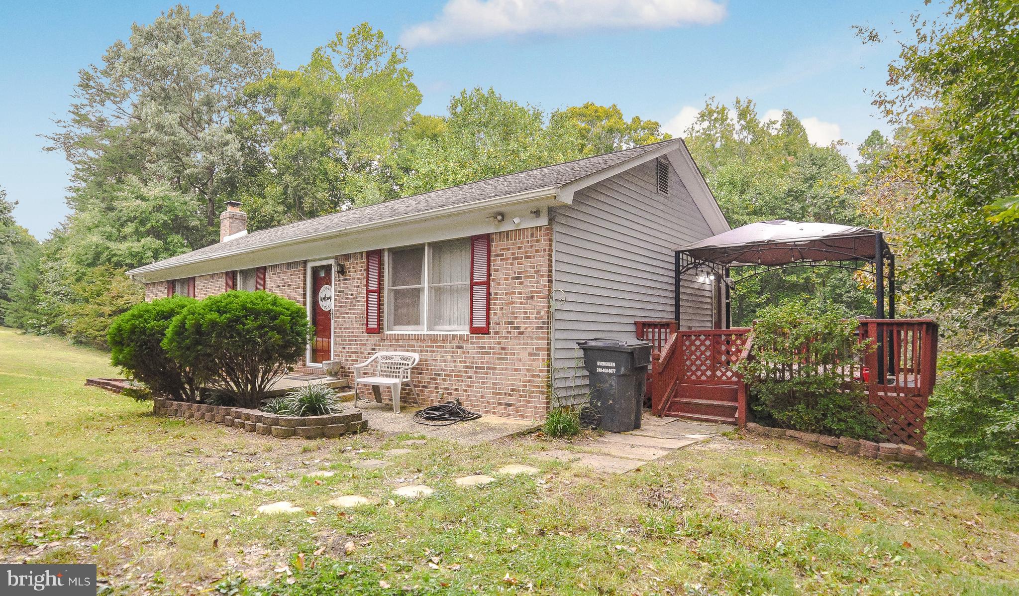 COUNTRY LAKES - Residential