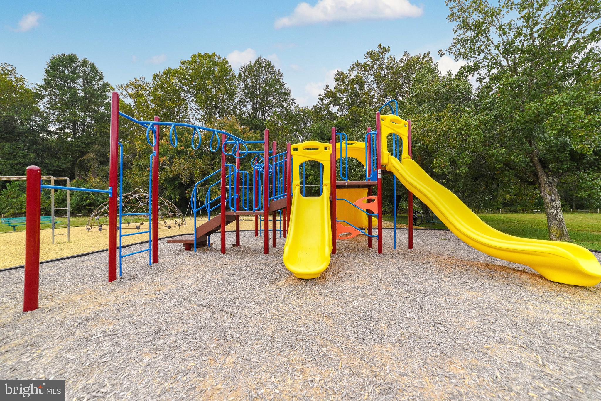 COUNTRY LAKES - Residential