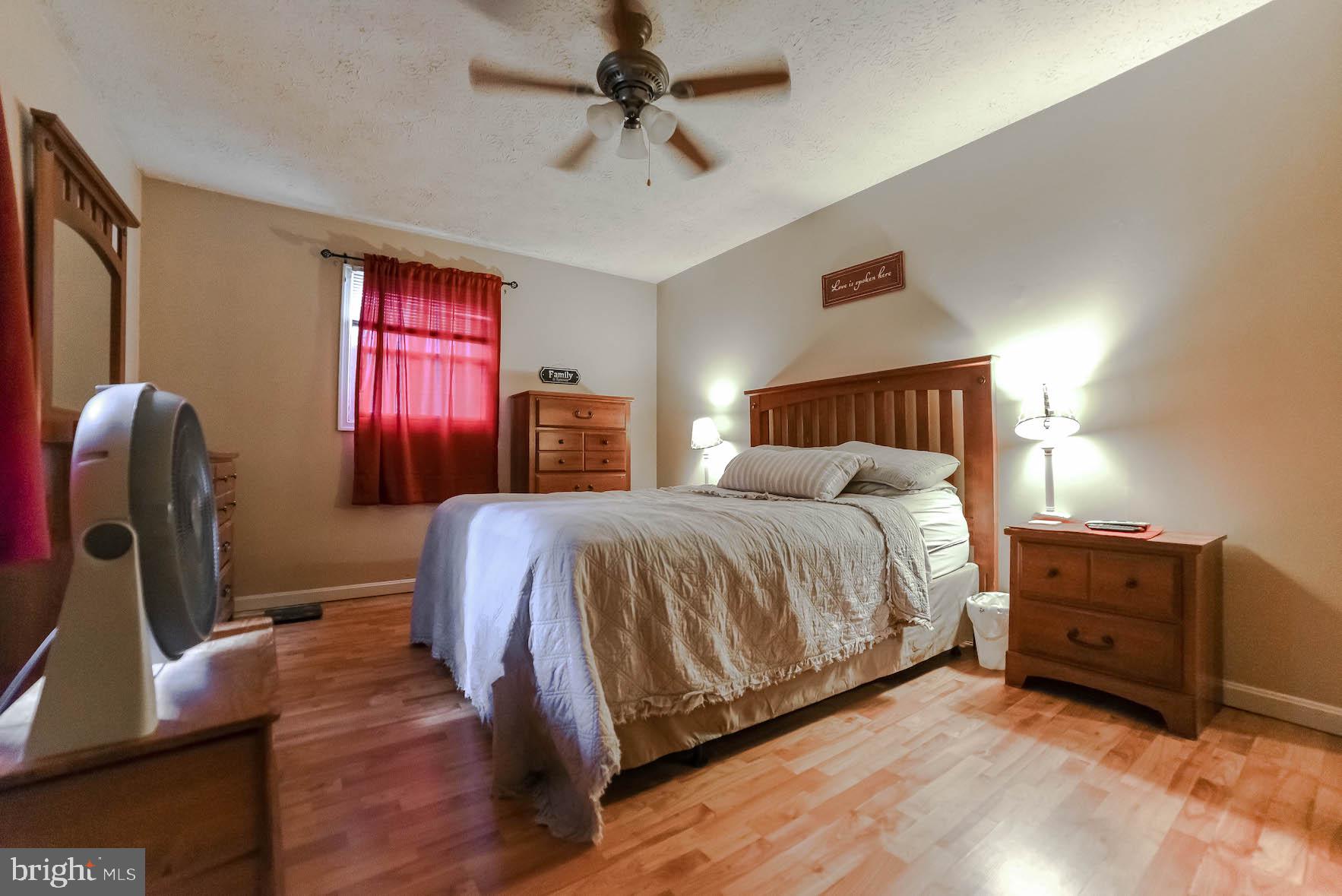 COUNTRY LAKES - Residential