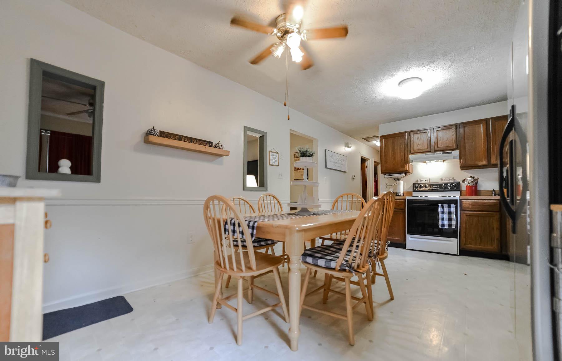 COUNTRY LAKES - Residential