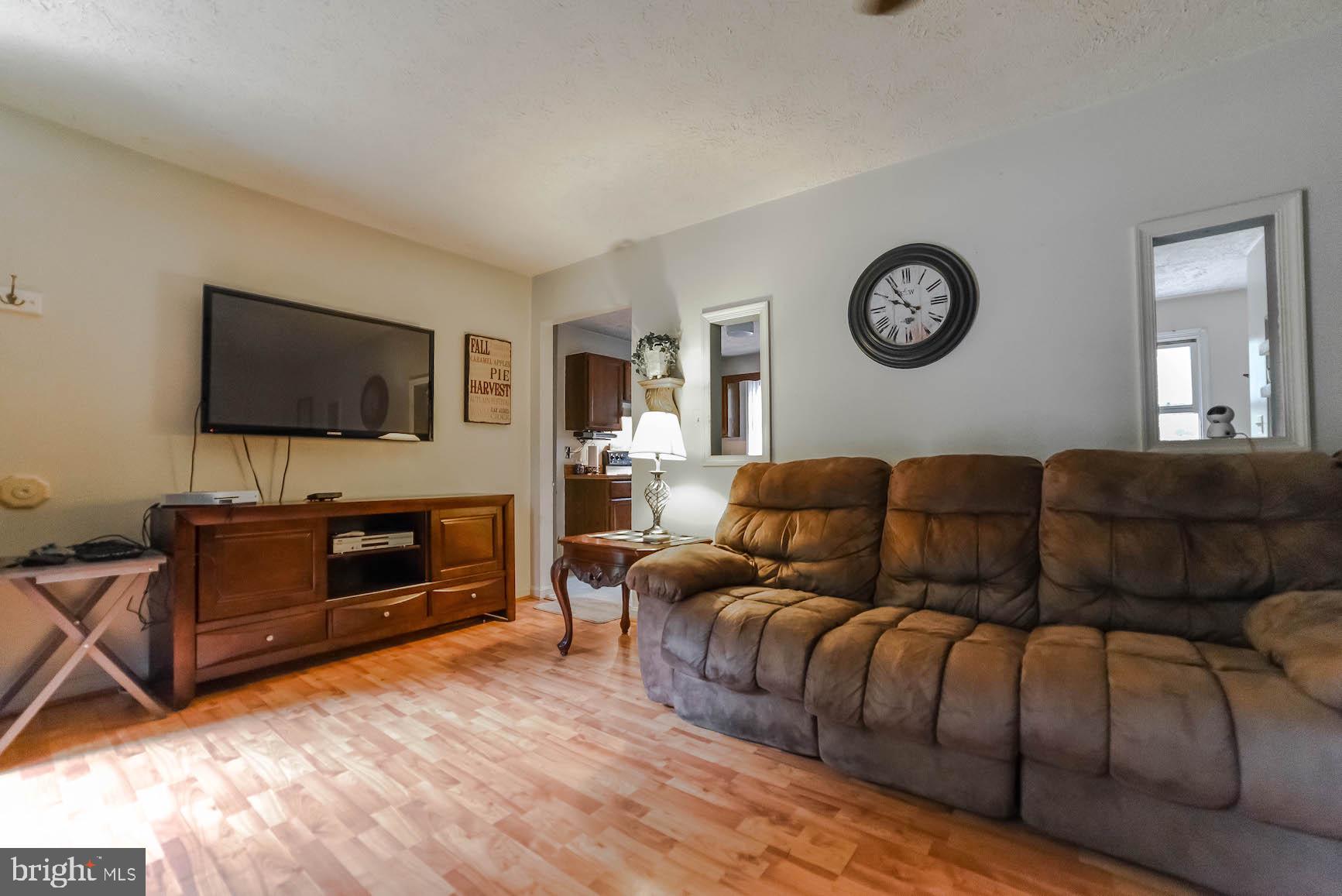 COUNTRY LAKES - Residential