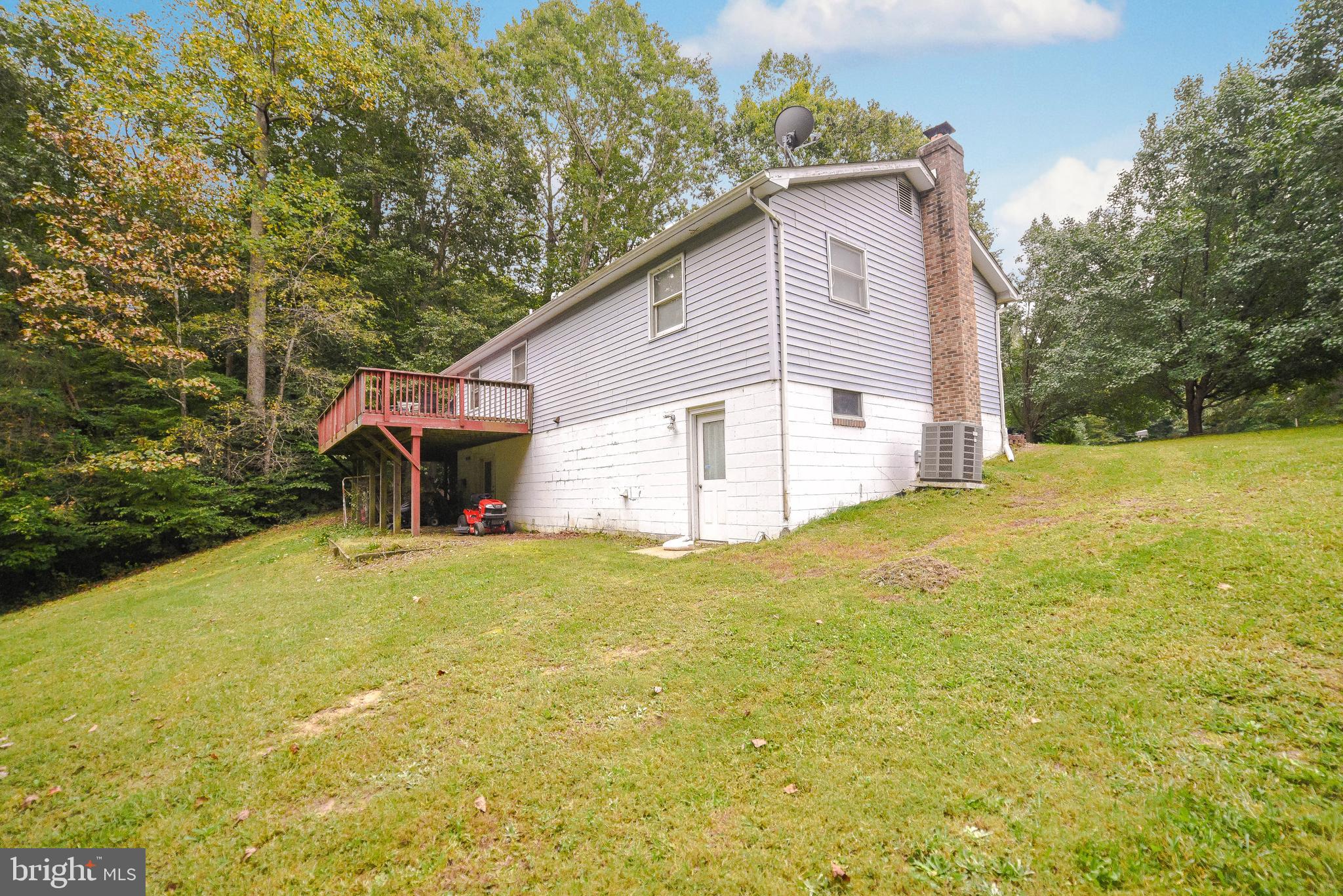 COUNTRY LAKES - Residential