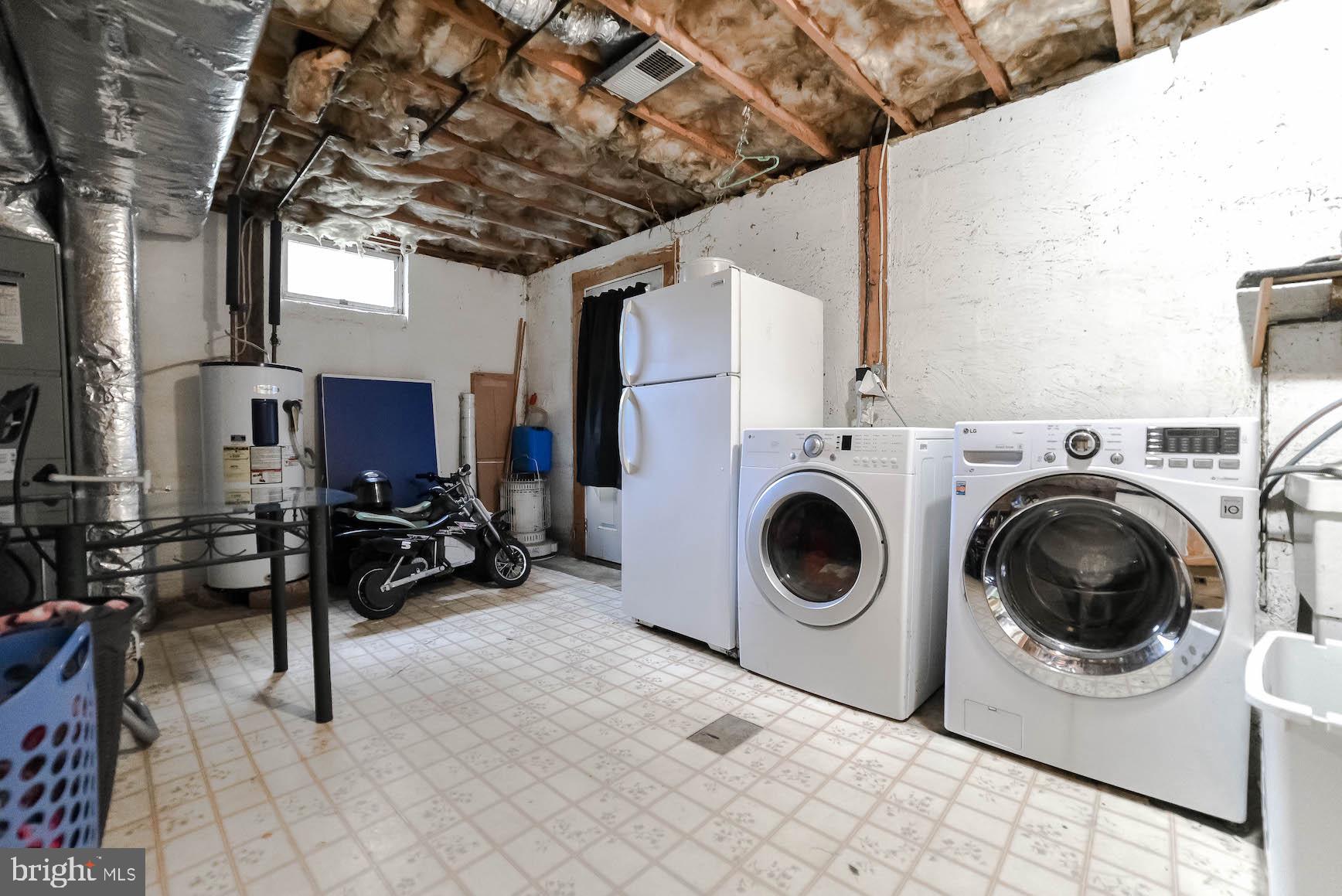 COUNTRY LAKES - Residential