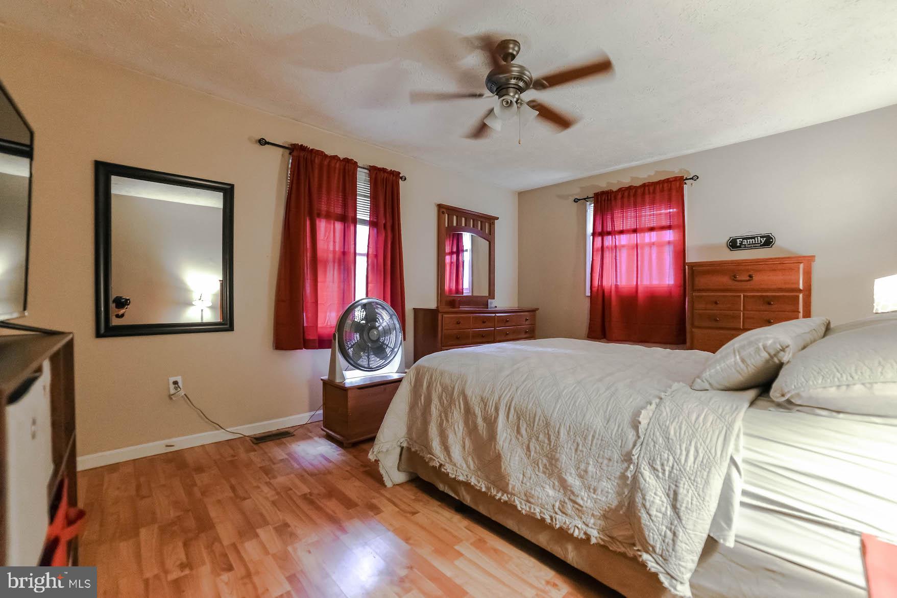 COUNTRY LAKES - Residential