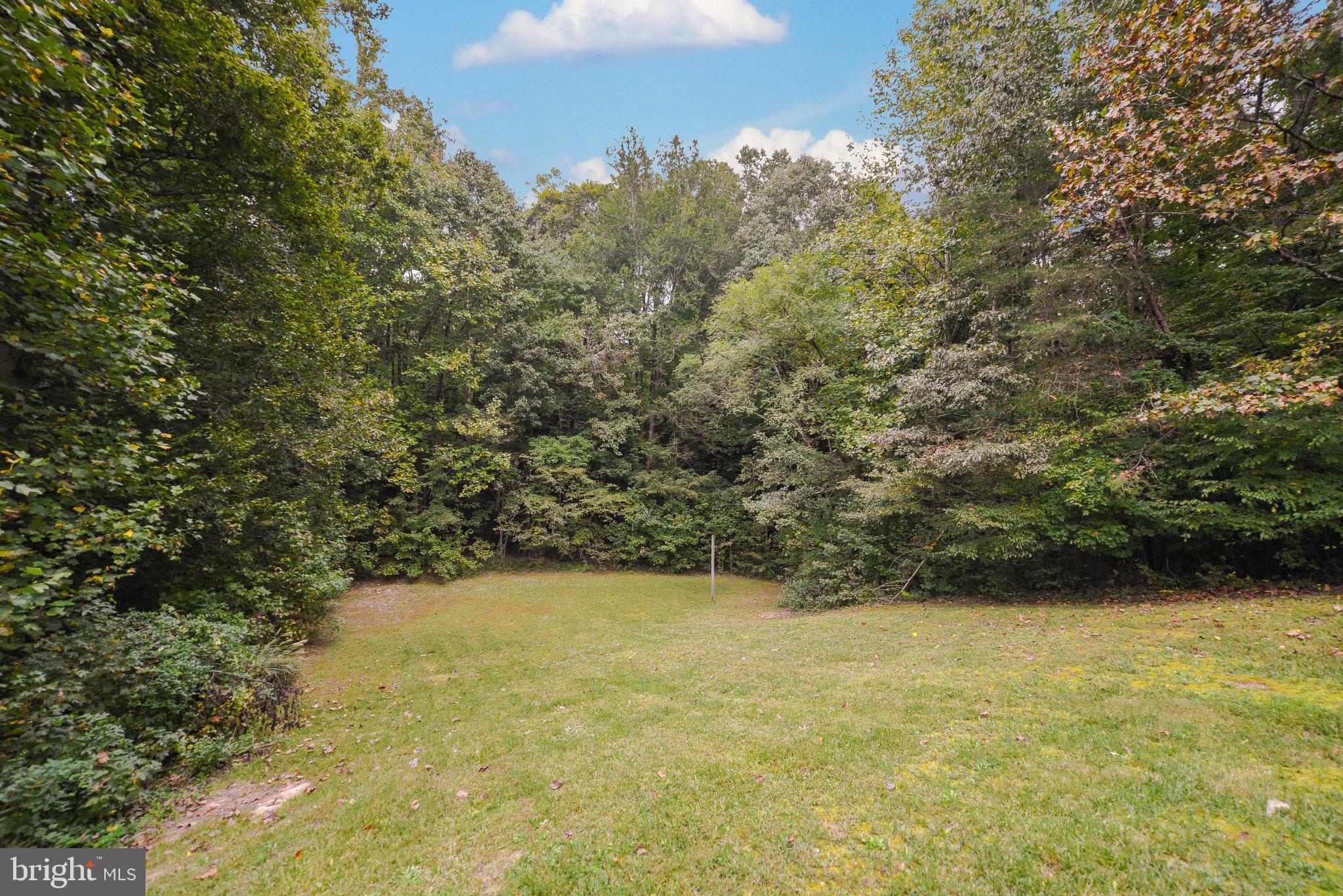 COUNTRY LAKES - Residential