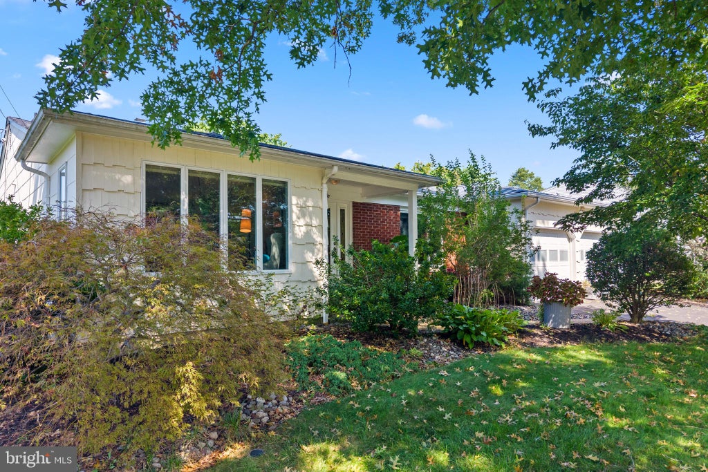 Photo of 6 Martin Lane, TRENTON, NJ 08619 (MLS # NJME2083840)