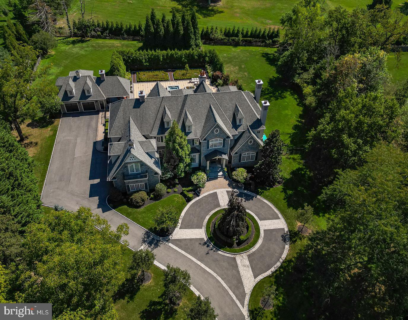 THE PINES - Residential