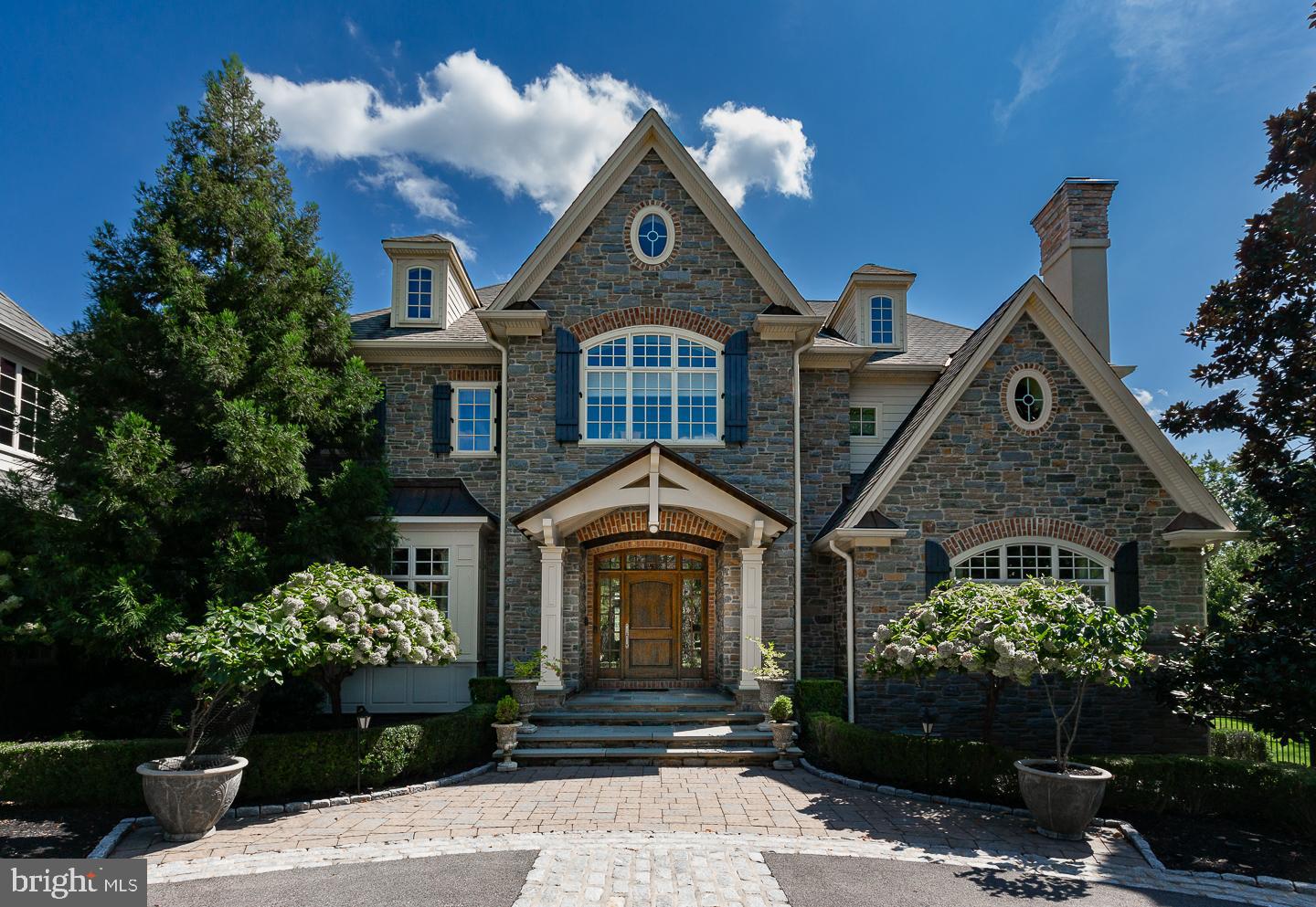 THE PINES - Residential