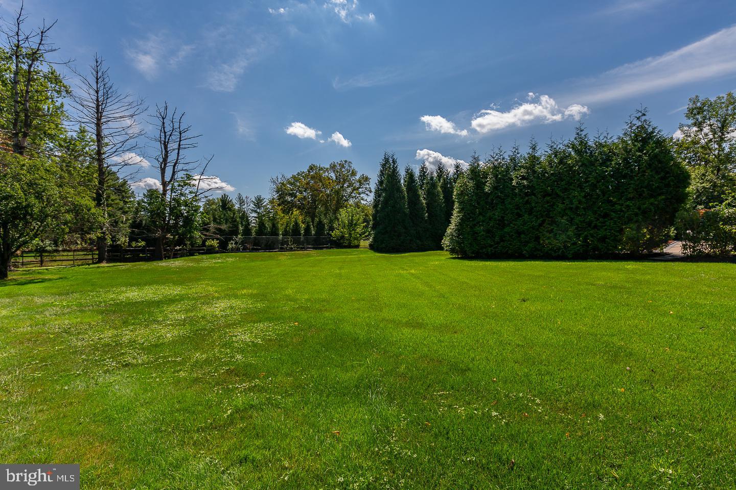 THE PINES - Residential