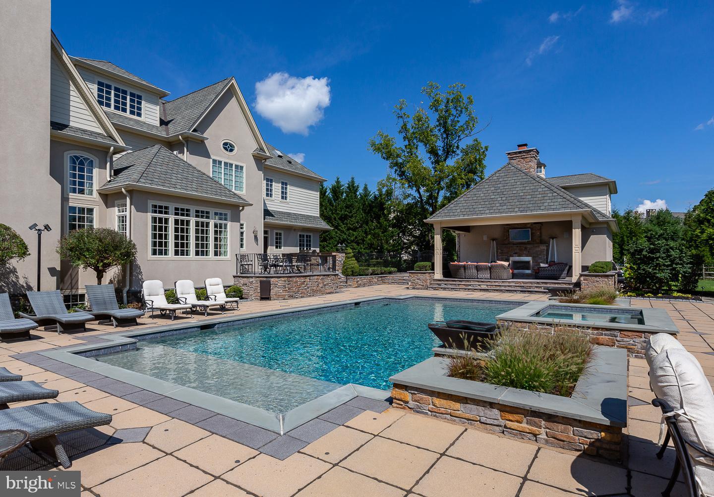 THE PINES - Residential