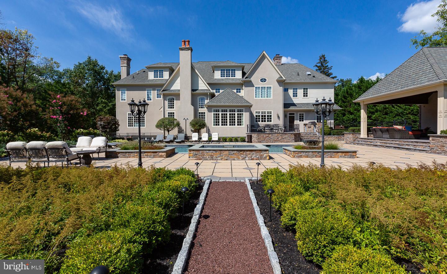 THE PINES - Residential
